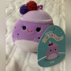 Squishmallow Vie The Berry Smoothie Clip Squishdate 05/12/2022